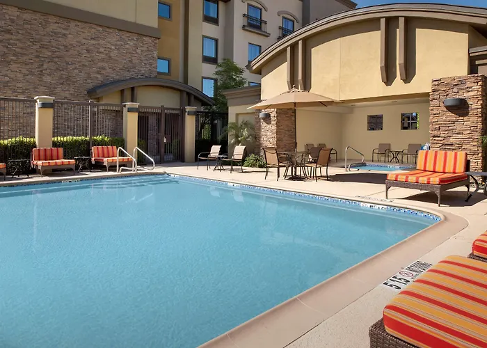 Hampton & Phoenix/tempe Hotel